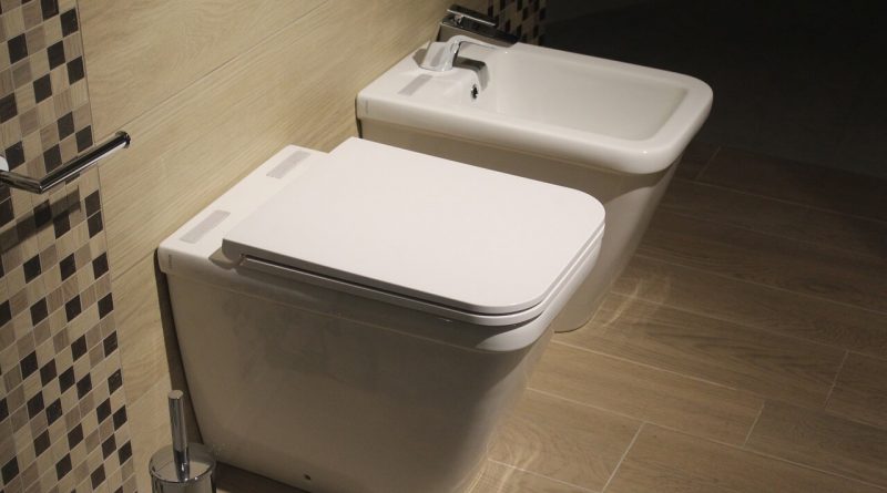 12 Unusual Toilet Cleaning Tips & Tricks That Actually Works