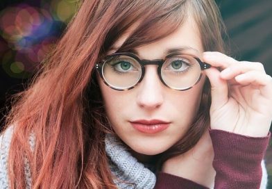 5 Signs That You Need To Wear Glasses